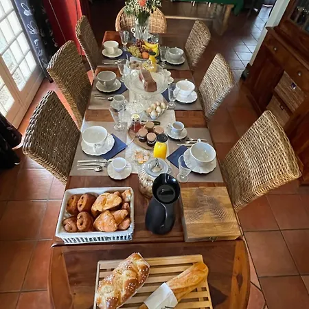 La Belle Chaumiere Bed & Breakfast