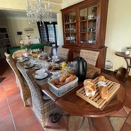 La Belle Chaumiere Bed & Breakfast *