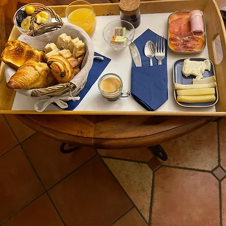La Belle Chaumiere