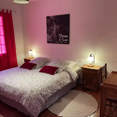 La Belle Chaumiere לינה וארוחת בוקר 3*