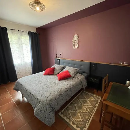 La Belle Chaumiere Bed & Breakfast *