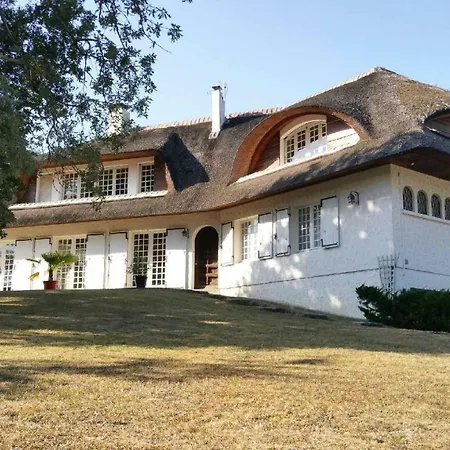 לינה וארוחת בוקר La Belle Chaumiere